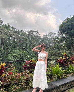Song Ha-young Instagram - 𝗔𝗸𝘂 𝘀𝘂𝗸𝗮𝗮𝗮 𝗕𝗮𝗹𝗶 𝗯𝗮𝗻𝗴𝗲𝘁😛🫧🍃

#ViceroyBali #CasCadesBali #AkoyaSpaBali
