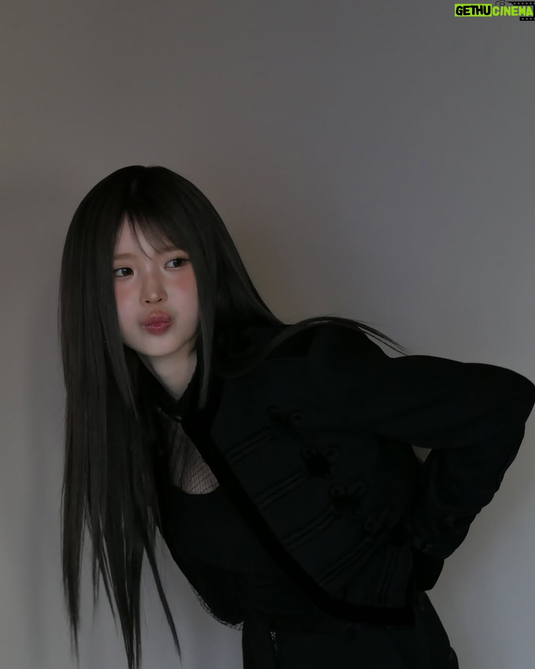 Song Ha-young - 196.2K Likes -