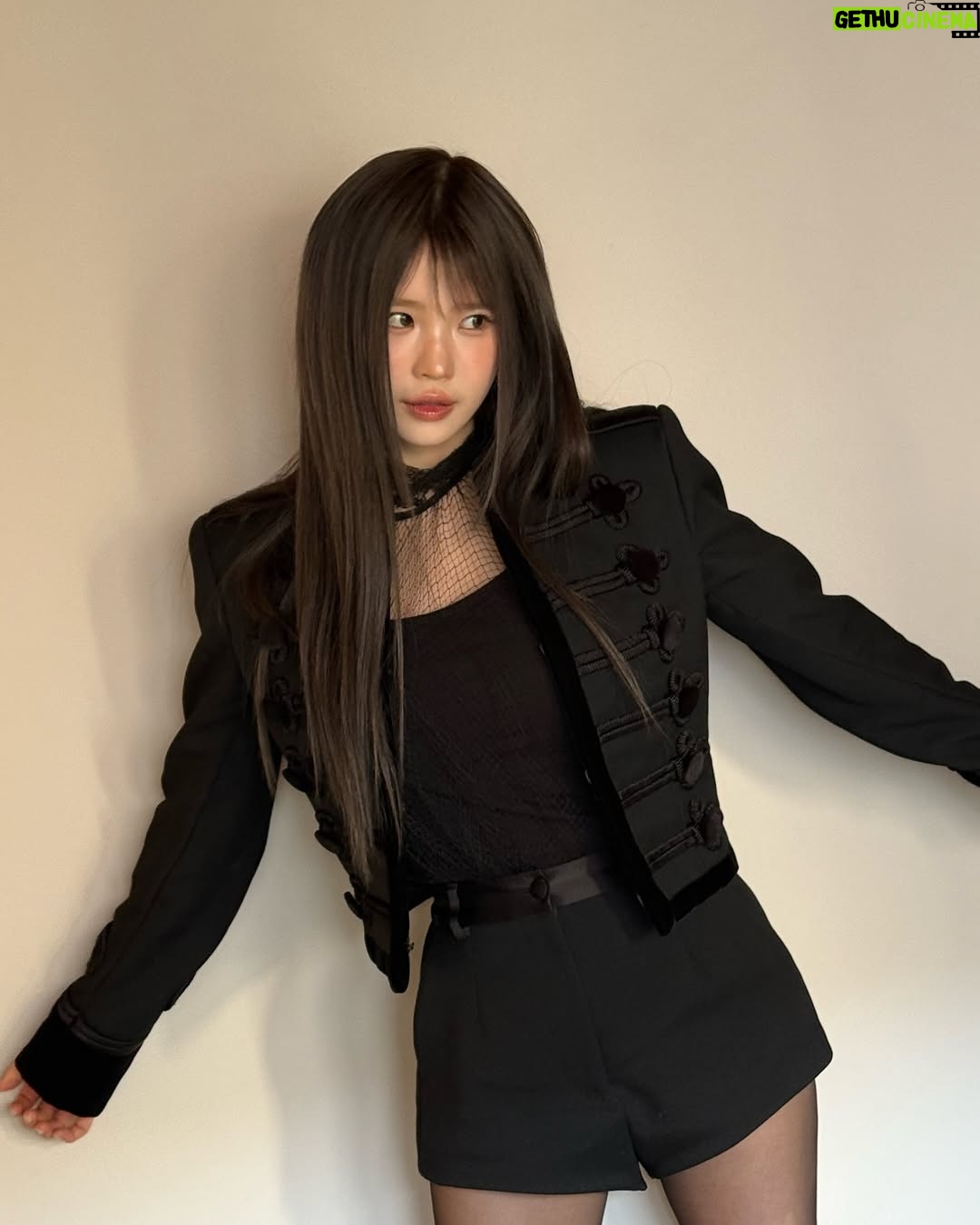 Song Ha-young - 196.2K Likes -