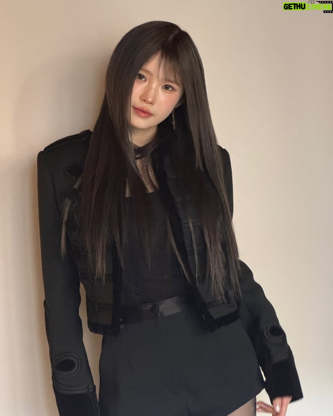 Song Ha-young - 196.2K Likes -
