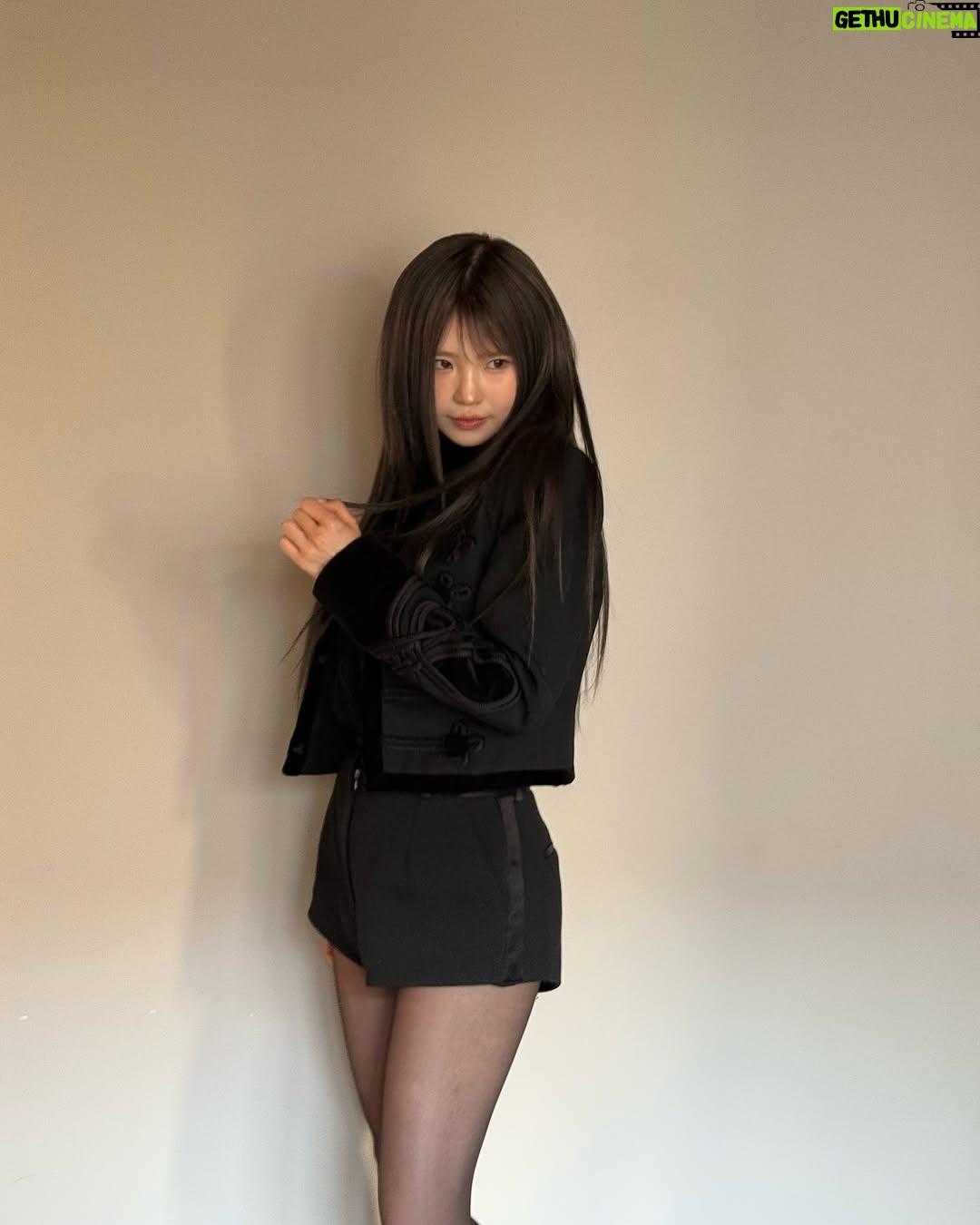 Song Ha-young - 196.2K Likes -
