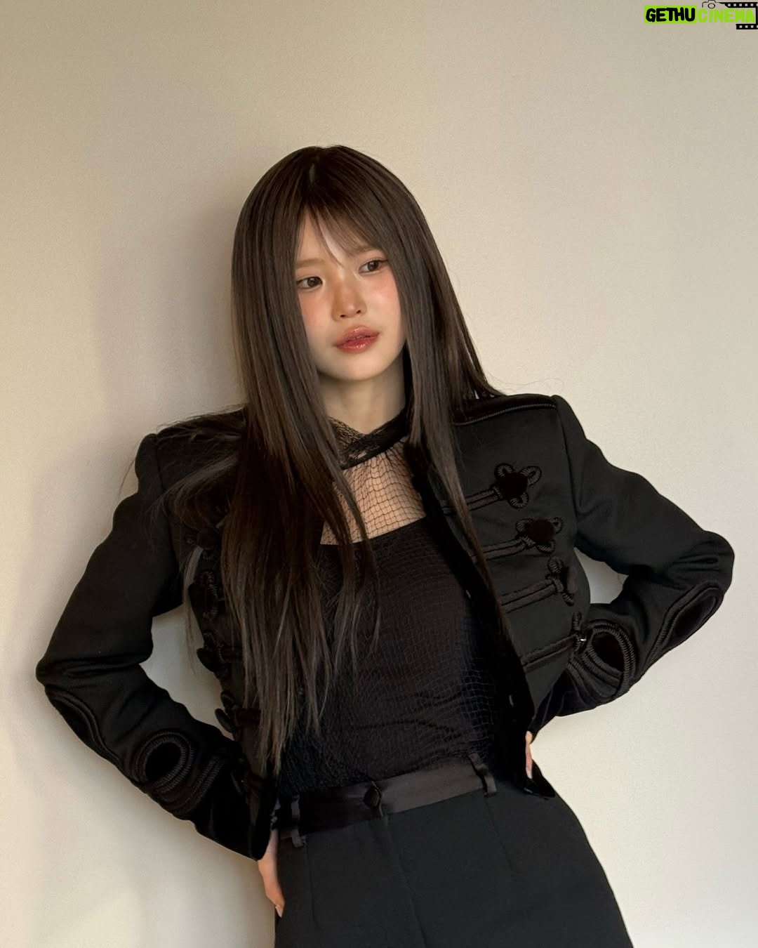 Song Ha-young - 196.2K Likes -
