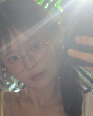 Song Ha-young Instagram - 𝙏𝙚𝙧𝙞𝙢𝙖 𝙆𝙖𝙨𝙞𝙝🍬  𝙎𝙖𝙢𝙖-𝙎𝙖𝙢𝙖😛

@theclub.thelegianseminyak