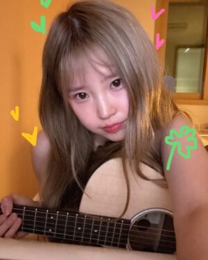 Song Ha-young Instagram - 🍀☘️