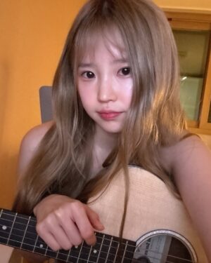 Song Ha-young Instagram - 🍀☘️