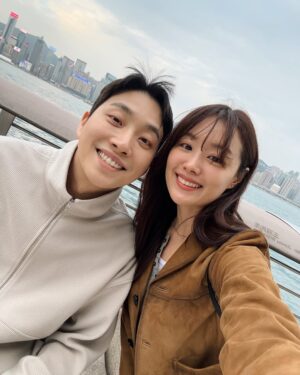Song Ji-eun Instagram - 같이 있으면 아이처럼 꺄르르 웃게 되는 사람들과 홍콩에서 인생의 소중한 한 페이지를 채우고 돌아왔어요🌷💫오늘이라는 선물 속에서 또 한 번 행복을 담아갑니다🙏🏻🎁🎀