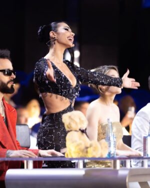 Soni Malaj Instagram - Living life on the bright side ✨
#xfactor #liveshow #judge 
#mua @ela.pera 
#hair @makeupbysuelacangu @edlira_lulja 
#dress @mimoza_kadriaj 
@klevjan_hoxha_photography