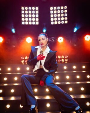 Soni Malaj Instagram - Vazhdojme me shndrite ✨ne @xfactor.albania
 #liveshow #judge #xfactor 
#mua @ela.pera 
#hair @makeupbysuelacangu @edlira_lulja 
#designer @mimoza_kadriaj 
@klevjan_hoxha_photography