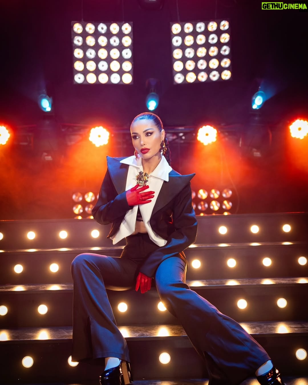 Soni Malaj - 3 Likes - Vazhdojme me shndrite ✨ne @xfactor.albania
#liveshow #judge #xfactor
#mua @ela.pera
#hair @makeupbysuelacangu @edlira_lulja
#designer @mimoza_kadriaj
@klevjan_hoxha_photography