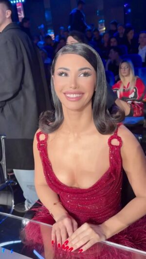 Soni Malaj Instagram - @xfactor.albania Gjysem finale 🫶
#mua @ela.pera 
#hair @makeupbysuelacangu @edlira_lulja 
#dress @mimoza_kadriaj