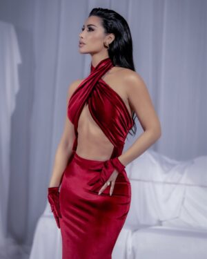 Soni Malaj Instagram - “Pa lamtumire”
@fullmoon_production  @the_claudia__ 
#mua @ela.pera 
#hair @makeupbysuelacangu @edlira_lulja 
#dress @ulfa__official
@klevjan_hoxha_photography