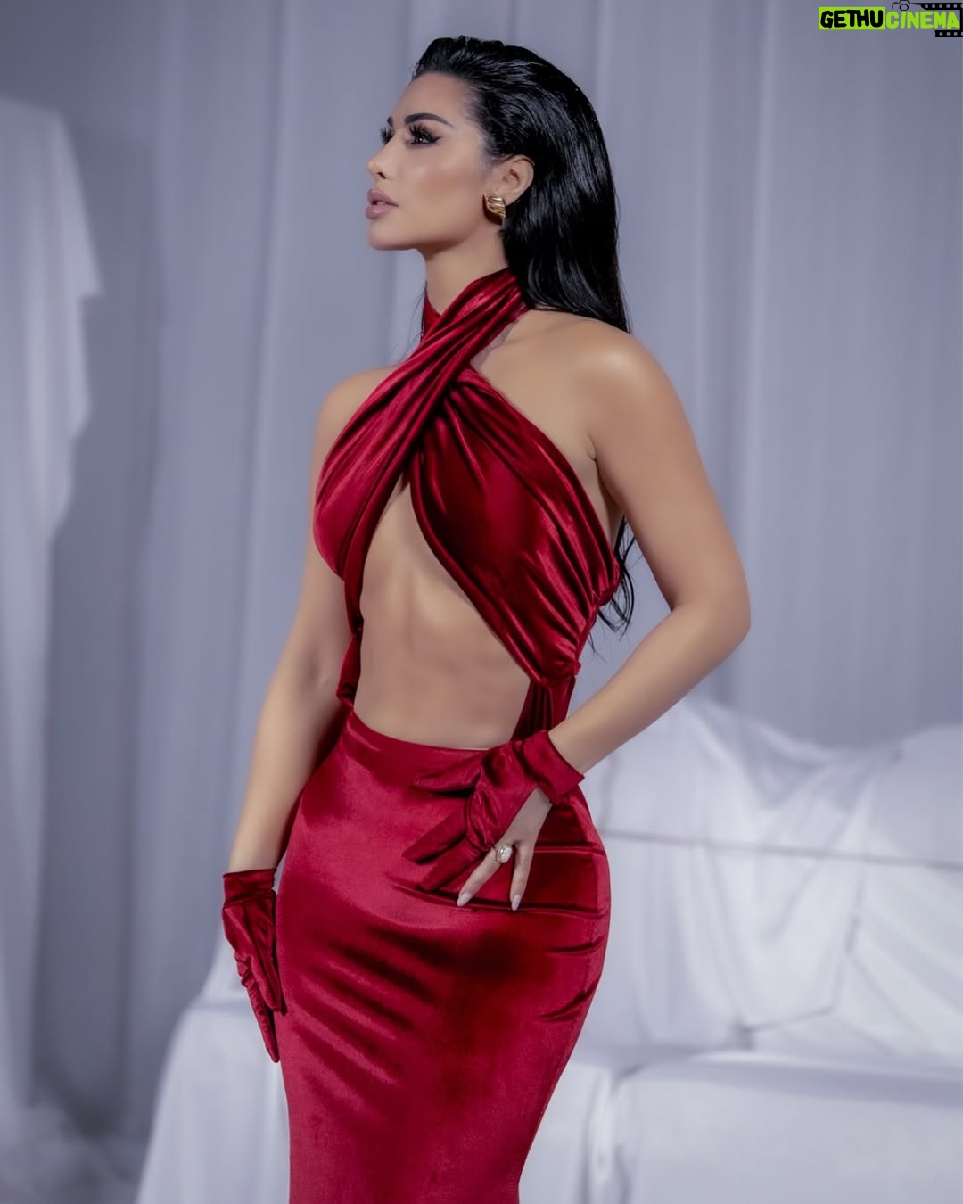 Soni Malaj - 3 Likes - “Pa lamtumire”
@fullmoon_production @the_claudia__
#mua @ela.pera
#hair @makeupbysuelacangu @edlira_lulja
#dress @ulfa__official
@klevjan_hoxha_photography