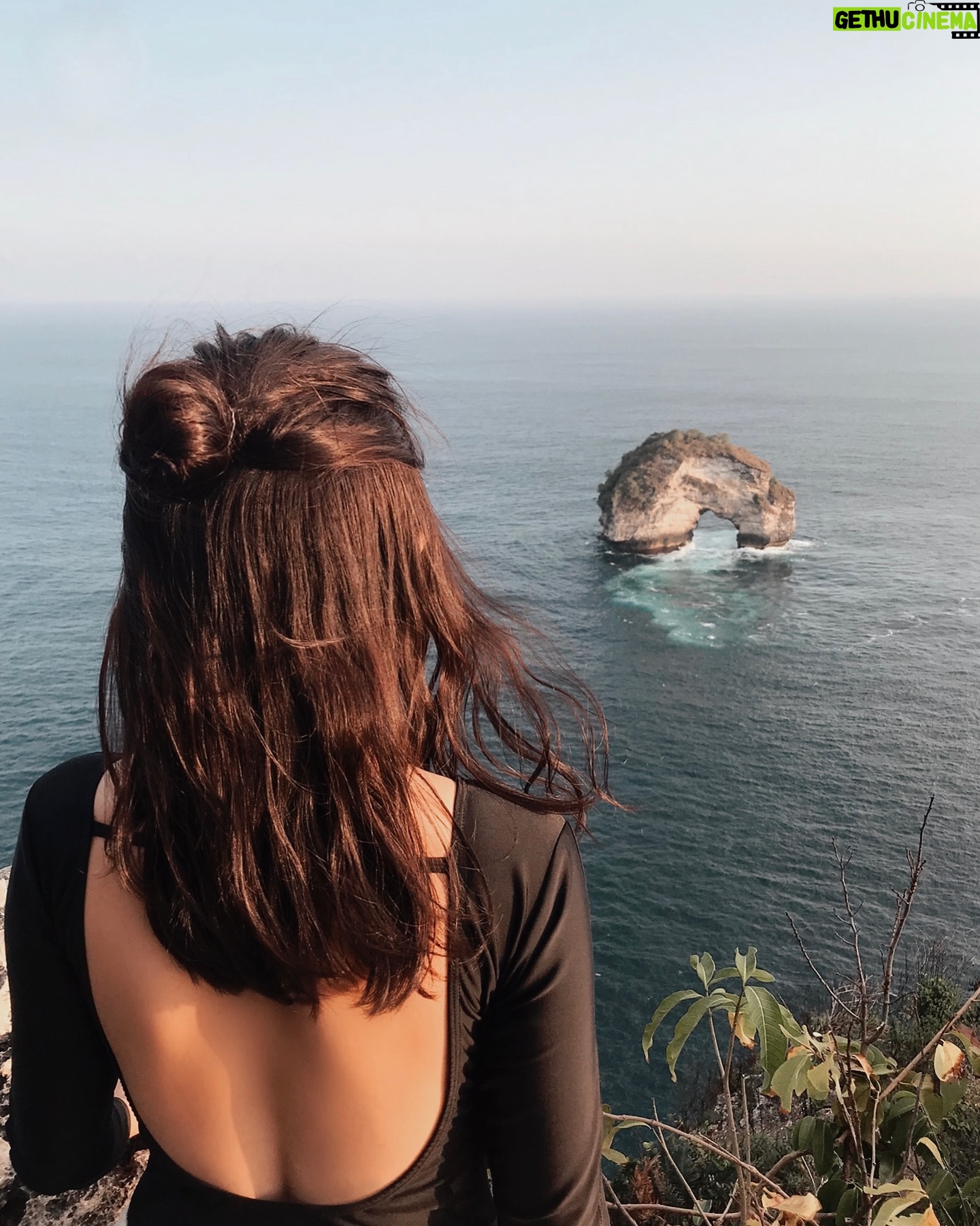 Sonya Pandarmawan - 4.6K Likes - In her 5 elements.
Sea . Sky . Sun . Surf . Her name
.
#Earth #Sunset #Ocean #Islandlife #Skylovers