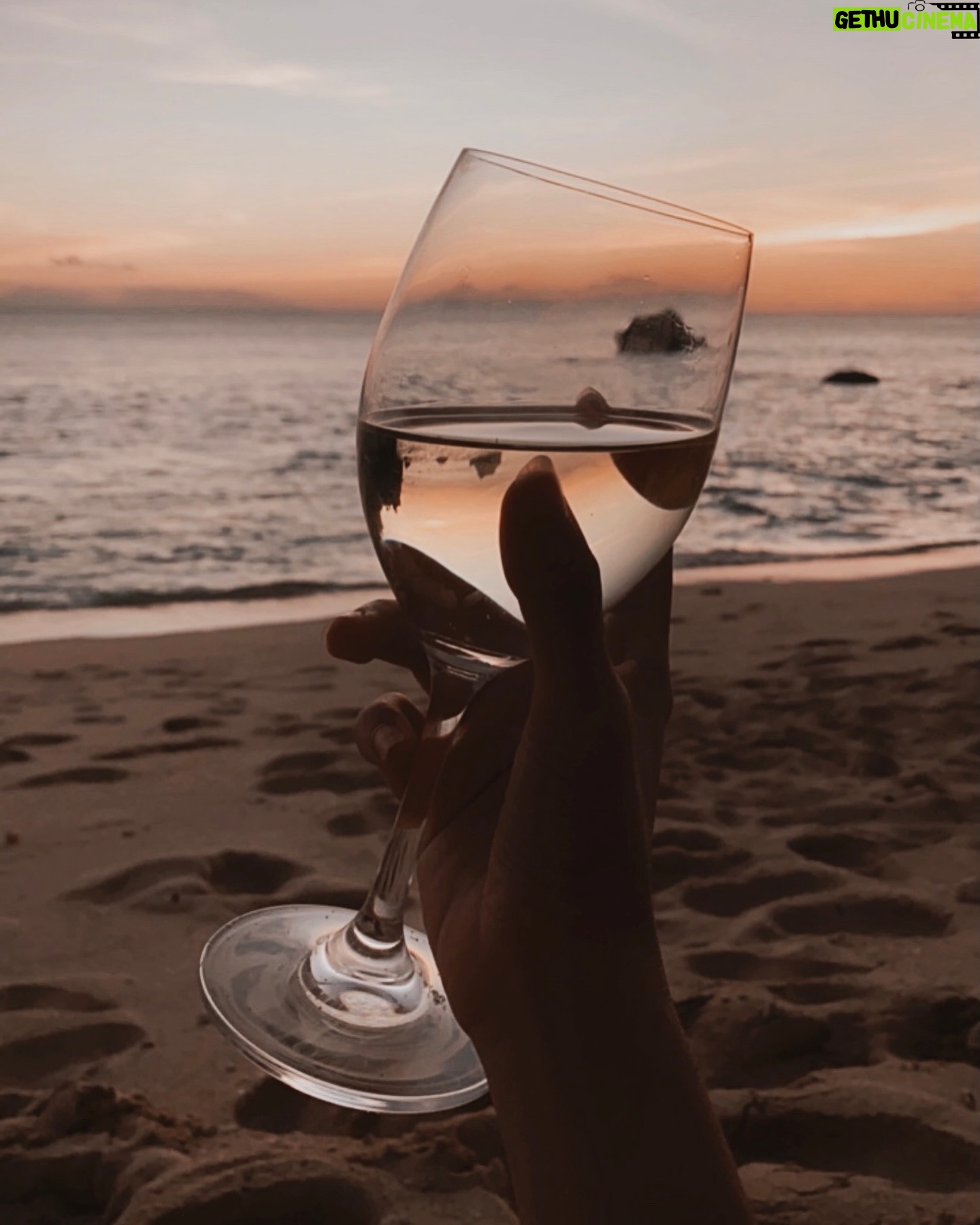 Sonya Pandarmawan - 4.6K Likes - In her 5 elements.
Sea . Sky . Sun . Surf . Her name
.
#Earth #Sunset #Ocean #Islandlife #Skylovers
