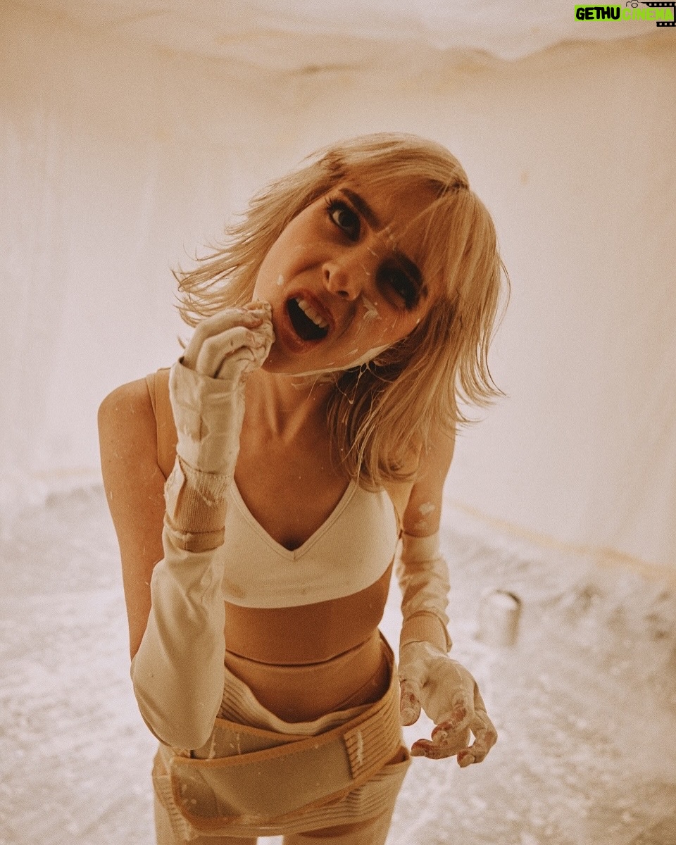 Sophie Luborsky - 14.3K Likes - move with me