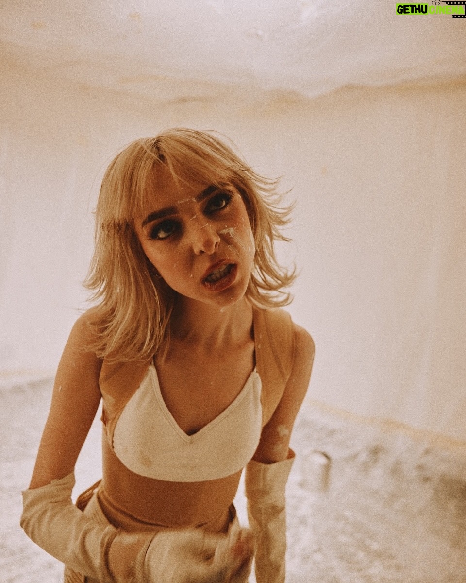 Sophie Luborsky - 14.3K Likes - move with me