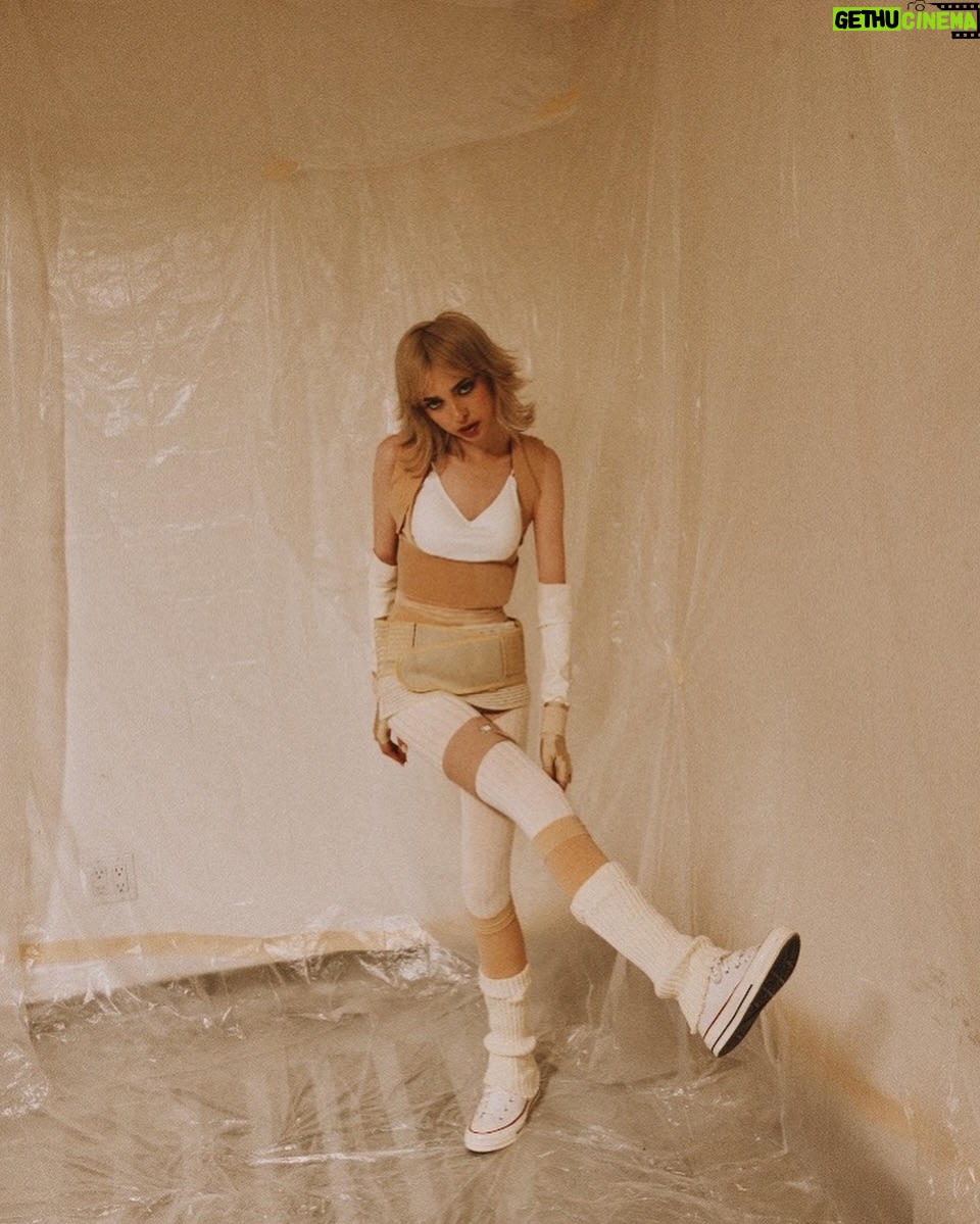 Sophie Luborsky - 14.3K Likes - move with me