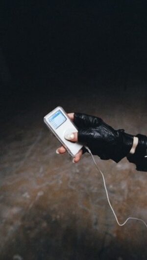 Sophie Luborsky Instagram - move with me music video 
in my bio 

dir by @jordiedotcom