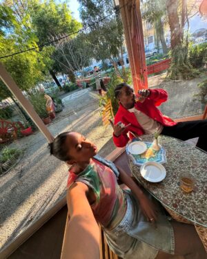 Soraia Tavares Instagram - É mais fácil quando fazemos coisas com amigos❤️‍🔥
Álibi - @tayobj X @pequena_soraia X @llcooltense
Já está disponível em todas as plataformas