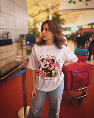 Srishti Ganguli Rindani Instagram - Swipe scare is back on public demand. 

Also @frolic_saga gave me a t-shirt that’s a bit too close to my current mood and how do they know? #Sus
