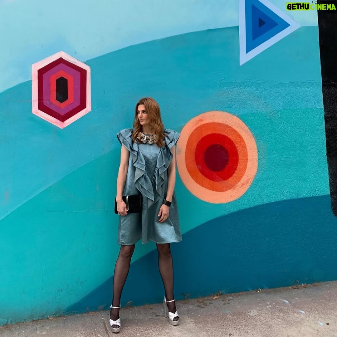 Stana Katic - 22.1K Likes - Hinterlander walking.
#Hinterlander
Styles by 🩷 @cdicelove13