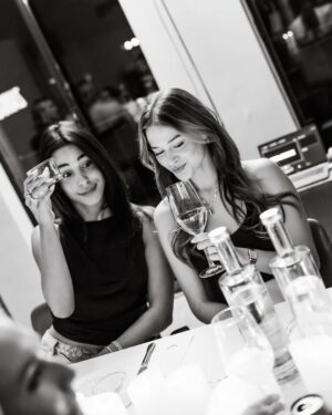 Stefania Liberakakis Instagram - Gisteravond een top dinner gehad met deze leuke meiden🤍

Thanks @zadigvoltaire @it_agency for the invite🤍

 #dinner
 #girsnight 
 #zadigetvoltaire