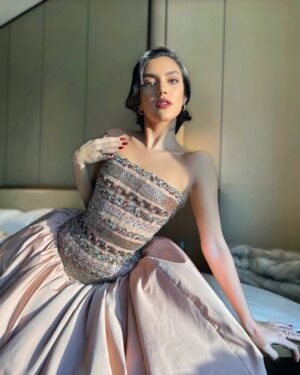 Stephanie Atala Instagram - In my pink dreams 💕 in Riyadh; ready for the lavender carpet of the prestigious @joyawards tonight. 
•
“Joy does not simply happen to us. We have to choose joy and keep choosing it every day.” – Henri J.M. Nouwen.  #joyawards #riyadh #stephanieatala #ستيفاني_عطالله #riyadhseason 
My look details:
Styling @styledbyibra 
Dress @ramikadi 
Jewelry @bvlgari 
Makeup @mayayammine @tonytannouss 
Hair @joe_al_alam 
•
#lavieenrose