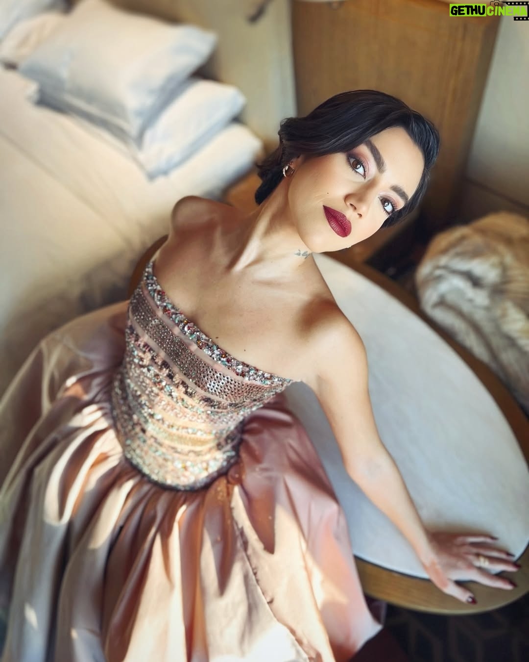 Stephanie Atala - 100K Likes - In my pink dreams š in Riyadh; ready for the lavender carpet of the prestigious @joyawards tonight.
ā¢
āJoy does not simply happen to us. We have to choose joy and keep choosing it every day.ā ā Henri J.M. Nouwen. #joyawards #riyadh #stephanieatala #Ų³ŲŖŁŁŲ§ŁŁ_Ų¹Ų·Ų§ŁŁŁ #riyadhseason
My look details:
Styling @styledbyibra
Dress @ramikadi
Jewelry @bvlgari
Makeup @mayayammine @tonytannouss
Hair @joe_al_alam
ā¢
#lavieenrose