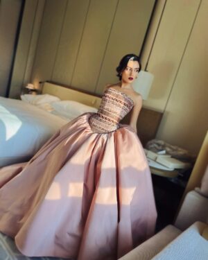 Stephanie Atala Instagram - In my pink dreams 💕 in Riyadh; ready for the lavender carpet of the prestigious @joyawards tonight. 
•
“Joy does not simply happen to us. We have to choose joy and keep choosing it every day.” – Henri J.M. Nouwen.  #joyawards #riyadh #stephanieatala #ستيفاني_عطالله #riyadhseason 
My look details:
Styling @styledbyibra 
Dress @ramikadi 
Jewelry @bvlgari 
Makeup @mayayammine @tonytannouss 
Hair @joe_al_alam 
•
#lavieenrose