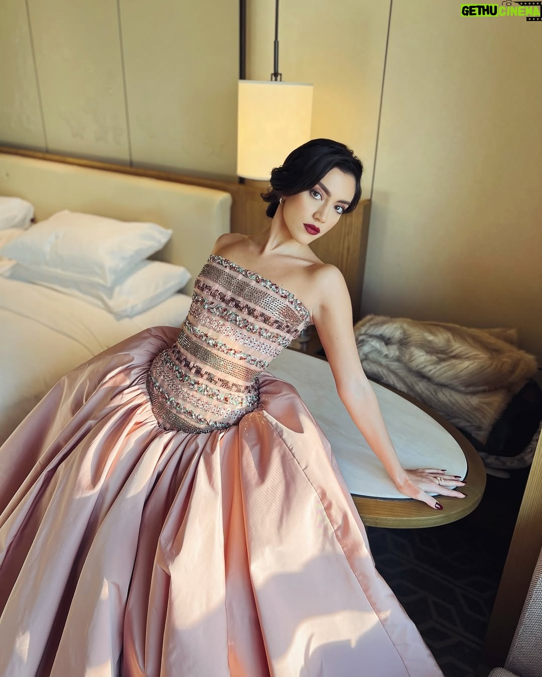 Stephanie Atala - 100K Likes - In my pink dreams š in Riyadh; ready for the lavender carpet of the prestigious @joyawards tonight.
ā¢
āJoy does not simply happen to us. We have to choose joy and keep choosing it every day.ā ā Henri J.M. Nouwen. #joyawards #riyadh #stephanieatala #Ų³ŲŖŁŁŲ§ŁŁ_Ų¹Ų·Ų§ŁŁŁ #riyadhseason
My look details:
Styling @styledbyibra
Dress @ramikadi
Jewelry @bvlgari
Makeup @mayayammine @tonytannouss
Hair @joe_al_alam
ā¢
#lavieenrose