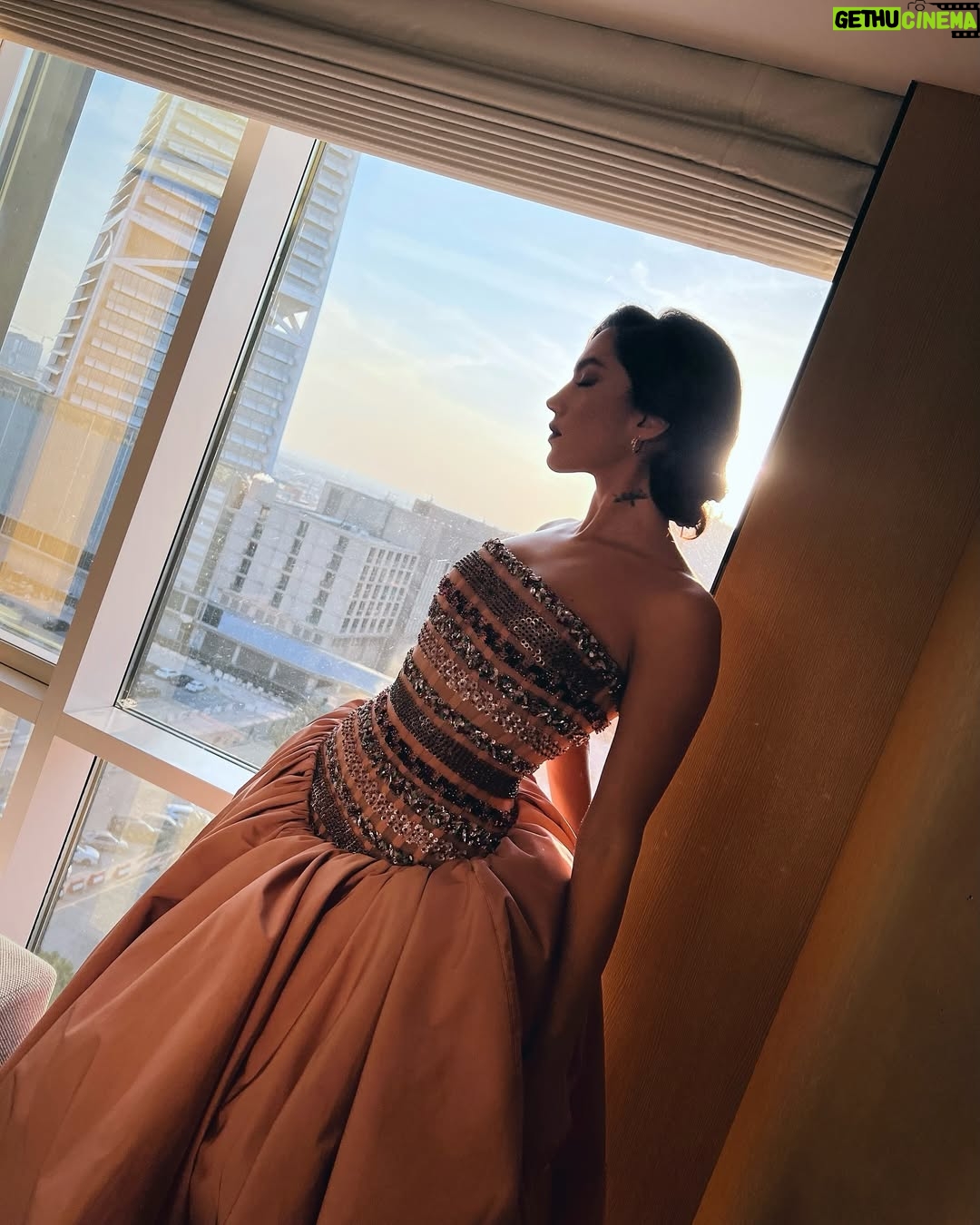 Stephanie Atala - 100K Likes - In my pink dreams š in Riyadh; ready for the lavender carpet of the prestigious @joyawards tonight.
ā¢
āJoy does not simply happen to us. We have to choose joy and keep choosing it every day.ā ā Henri J.M. Nouwen. #joyawards #riyadh #stephanieatala #Ų³ŲŖŁŁŲ§ŁŁ_Ų¹Ų·Ų§ŁŁŁ #riyadhseason
My look details:
Styling @styledbyibra
Dress @ramikadi
Jewelry @bvlgari
Makeup @mayayammine @tonytannouss
Hair @joe_al_alam
ā¢
#lavieenrose