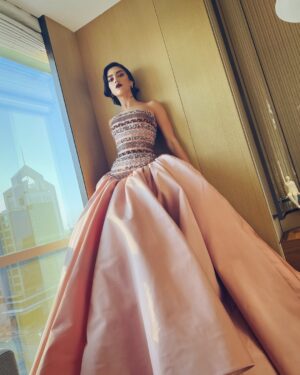 Stephanie Atala Instagram - In my pink dreams 💕 in Riyadh; ready for the lavender carpet of the prestigious @joyawards tonight. 
•
“Joy does not simply happen to us. We have to choose joy and keep choosing it every day.” – Henri J.M. Nouwen.  #joyawards #riyadh #stephanieatala #ستيفاني_عطالله #riyadhseason 
My look details:
Styling @styledbyibra 
Dress @ramikadi 
Jewelry @bvlgari 
Makeup @mayayammine @tonytannouss 
Hair @joe_al_alam 
•
#lavieenrose