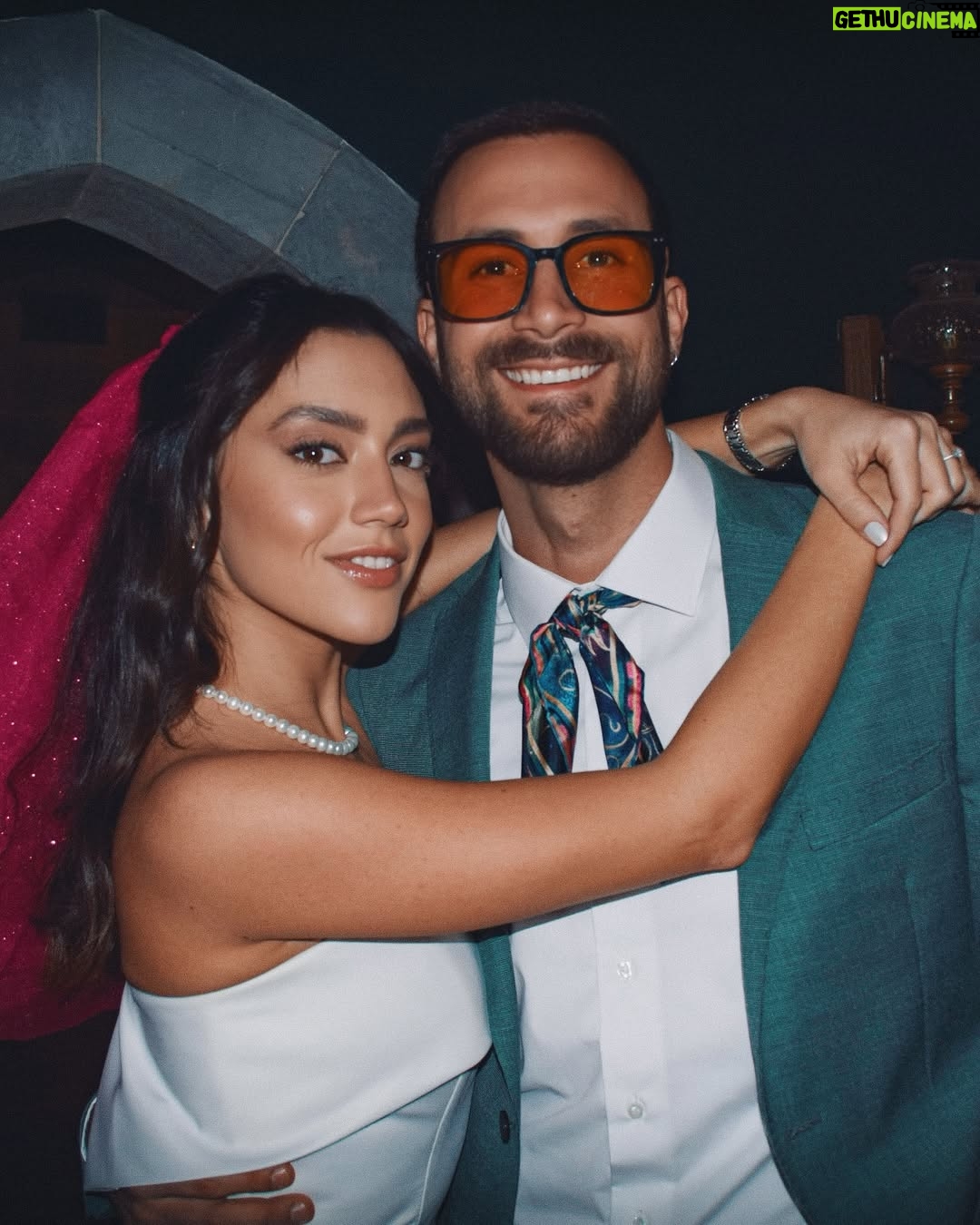Stephanie Atala - 107.6K Likes - Ų§ŁŲŖ Ų§ŁŲ£ŁŁŲ§Ł
ŁŲ§ŁŁ
ŁŲ³ŁŁŁ ŁŲ§ŁŲ§ŁŁŲ§Ł
ŲØŁŁ ŲÆŁŁŁŲ©. Ų§ŁŲŖ ŁŁŁ Ų§ŁŲ§Ų“ŁŲ§ Ų§ŁŁŁ ŲØŲÆŁ Ų§ŁŲ§ŁŲ§ Ł
Ł ŁŲ§ŁŲÆŁŁŲ§ ŁŁŁŲ§ ŁŁŁŲ·Ų© Ų¹ŁŁ Ų§ŁŲ³Ų·Ų±.
From the moment I first saw you I knew my life wouldnāt be the same. I never want to spend a day without seeing you or hearing your voice. I never really believed in unconditional love before you. I am so happy to have said yes to a life with my best friend. This song is everything we feel for each other and also, for everyone who believes in love. May your days be filled with love and laughter. Thank you for celebrating our love with us. We got engaged š
ā¢
#masrefahlam #engaged #shesaidyes (obviously) #SheAlsoHadAFullGlutenFreeCakeForHerself #love #bestfriends #nowthenAndAfter #mate š¤
#stephanieatala #zef #Ų³ŲŖŁŁŲ§ŁŁ_Ų¹Ų·Ų§ŁŁŁ #Ų²Ų§Ł #ŲŲØ #Ų®Ų·ŁŲØŁ
ā¢
Stephās look:
Dress @esposagroup
Shoes @seaside_avenue
Flashy pink headpiece god knows where she found that. š°š» but she loves it. #bye š
ā¢
You can listen to Masref Ahlam on all platforms šµ