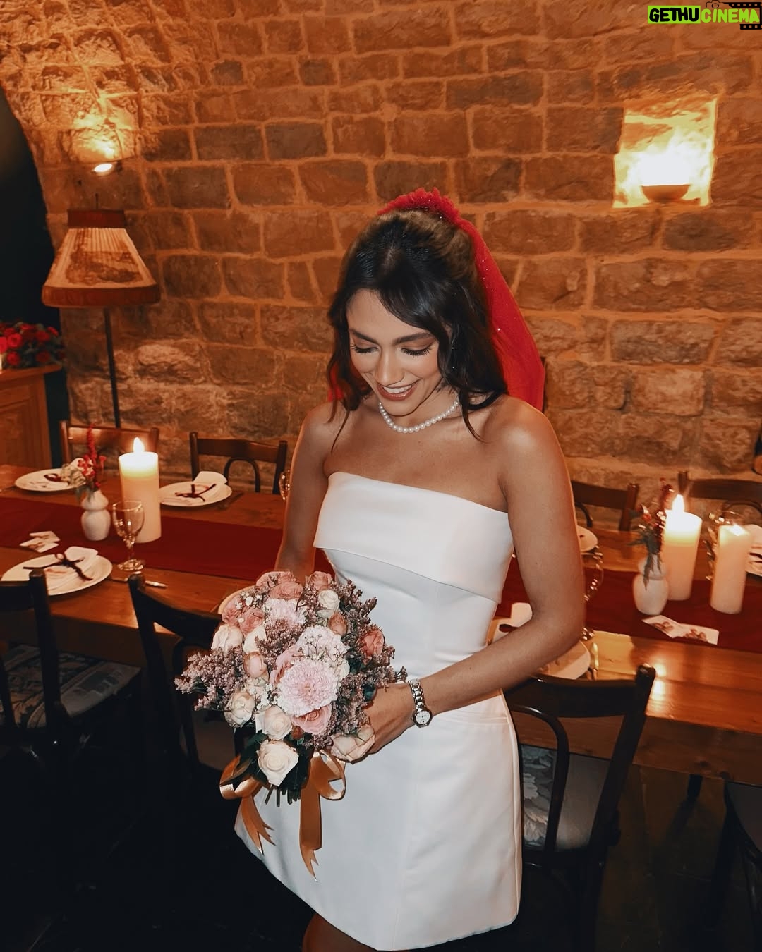 Stephanie Atala - 107.6K Likes - Ų§ŁŲŖ Ų§ŁŲ£ŁŁŲ§Ł
ŁŲ§ŁŁ
ŁŲ³ŁŁŁ ŁŲ§ŁŲ§ŁŁŲ§Ł
ŲØŁŁ ŲÆŁŁŁŲ©. Ų§ŁŲŖ ŁŁŁ Ų§ŁŲ§Ų“ŁŲ§ Ų§ŁŁŁ ŲØŲÆŁ Ų§ŁŲ§ŁŲ§ Ł
Ł ŁŲ§ŁŲÆŁŁŲ§ ŁŁŁŲ§ ŁŁŁŲ·Ų© Ų¹ŁŁ Ų§ŁŲ³Ų·Ų±.
From the moment I first saw you I knew my life wouldnāt be the same. I never want to spend a day without seeing you or hearing your voice. I never really believed in unconditional love before you. I am so happy to have said yes to a life with my best friend. This song is everything we feel for each other and also, for everyone who believes in love. May your days be filled with love and laughter. Thank you for celebrating our love with us. We got engaged š
ā¢
#masrefahlam #engaged #shesaidyes (obviously) #SheAlsoHadAFullGlutenFreeCakeForHerself #love #bestfriends #nowthenAndAfter #mate š¤
#stephanieatala #zef #Ų³ŲŖŁŁŲ§ŁŁ_Ų¹Ų·Ų§ŁŁŁ #Ų²Ų§Ł #ŲŲØ #Ų®Ų·ŁŲØŁ
ā¢
Stephās look:
Dress @esposagroup
Shoes @seaside_avenue
Flashy pink headpiece god knows where she found that. š°š» but she loves it. #bye š
ā¢
You can listen to Masref Ahlam on all platforms šµ