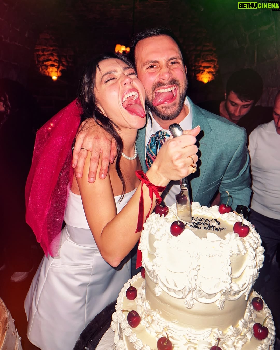 Stephanie Atala - 107.6K Likes - Ų§ŁŲŖ Ų§ŁŲ£ŁŁŲ§Ł
ŁŲ§ŁŁ
ŁŲ³ŁŁŁ ŁŲ§ŁŲ§ŁŁŲ§Ł
ŲØŁŁ ŲÆŁŁŁŲ©. Ų§ŁŲŖ ŁŁŁ Ų§ŁŲ§Ų“ŁŲ§ Ų§ŁŁŁ ŲØŲÆŁ Ų§ŁŲ§ŁŲ§ Ł
Ł ŁŲ§ŁŲÆŁŁŲ§ ŁŁŁŲ§ ŁŁŁŲ·Ų© Ų¹ŁŁ Ų§ŁŲ³Ų·Ų±.
From the moment I first saw you I knew my life wouldnāt be the same. I never want to spend a day without seeing you or hearing your voice. I never really believed in unconditional love before you. I am so happy to have said yes to a life with my best friend. This song is everything we feel for each other and also, for everyone who believes in love. May your days be filled with love and laughter. Thank you for celebrating our love with us. We got engaged š
ā¢
#masrefahlam #engaged #shesaidyes (obviously) #SheAlsoHadAFullGlutenFreeCakeForHerself #love #bestfriends #nowthenAndAfter #mate š¤
#stephanieatala #zef #Ų³ŲŖŁŁŲ§ŁŁ_Ų¹Ų·Ų§ŁŁŁ #Ų²Ų§Ł #ŲŲØ #Ų®Ų·ŁŲØŁ
ā¢
Stephās look:
Dress @esposagroup
Shoes @seaside_avenue
Flashy pink headpiece god knows where she found that. š°š» but she loves it. #bye š
ā¢
You can listen to Masref Ahlam on all platforms šµ