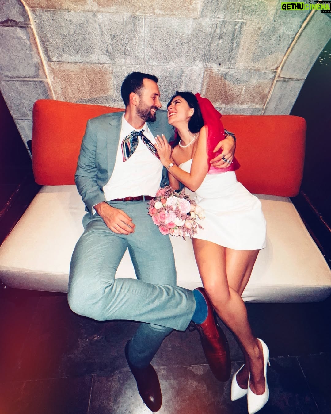 Stephanie Atala - 107.6K Likes - Ų§ŁŲŖ Ų§ŁŲ£ŁŁŲ§Ł
ŁŲ§ŁŁ
ŁŲ³ŁŁŁ ŁŲ§ŁŲ§ŁŁŲ§Ł
ŲØŁŁ ŲÆŁŁŁŲ©. Ų§ŁŲŖ ŁŁŁ Ų§ŁŲ§Ų“ŁŲ§ Ų§ŁŁŁ ŲØŲÆŁ Ų§ŁŲ§ŁŲ§ Ł
Ł ŁŲ§ŁŲÆŁŁŲ§ ŁŁŁŲ§ ŁŁŁŲ·Ų© Ų¹ŁŁ Ų§ŁŲ³Ų·Ų±.
From the moment I first saw you I knew my life wouldnāt be the same. I never want to spend a day without seeing you or hearing your voice. I never really believed in unconditional love before you. I am so happy to have said yes to a life with my best friend. This song is everything we feel for each other and also, for everyone who believes in love. May your days be filled with love and laughter. Thank you for celebrating our love with us. We got engaged š
ā¢
#masrefahlam #engaged #shesaidyes (obviously) #SheAlsoHadAFullGlutenFreeCakeForHerself #love #bestfriends #nowthenAndAfter #mate š¤
#stephanieatala #zef #Ų³ŲŖŁŁŲ§ŁŁ_Ų¹Ų·Ų§ŁŁŁ #Ų²Ų§Ł #ŲŲØ #Ų®Ų·ŁŲØŁ
ā¢
Stephās look:
Dress @esposagroup
Shoes @seaside_avenue
Flashy pink headpiece god knows where she found that. š°š» but she loves it. #bye š
ā¢
You can listen to Masref Ahlam on all platforms šµ