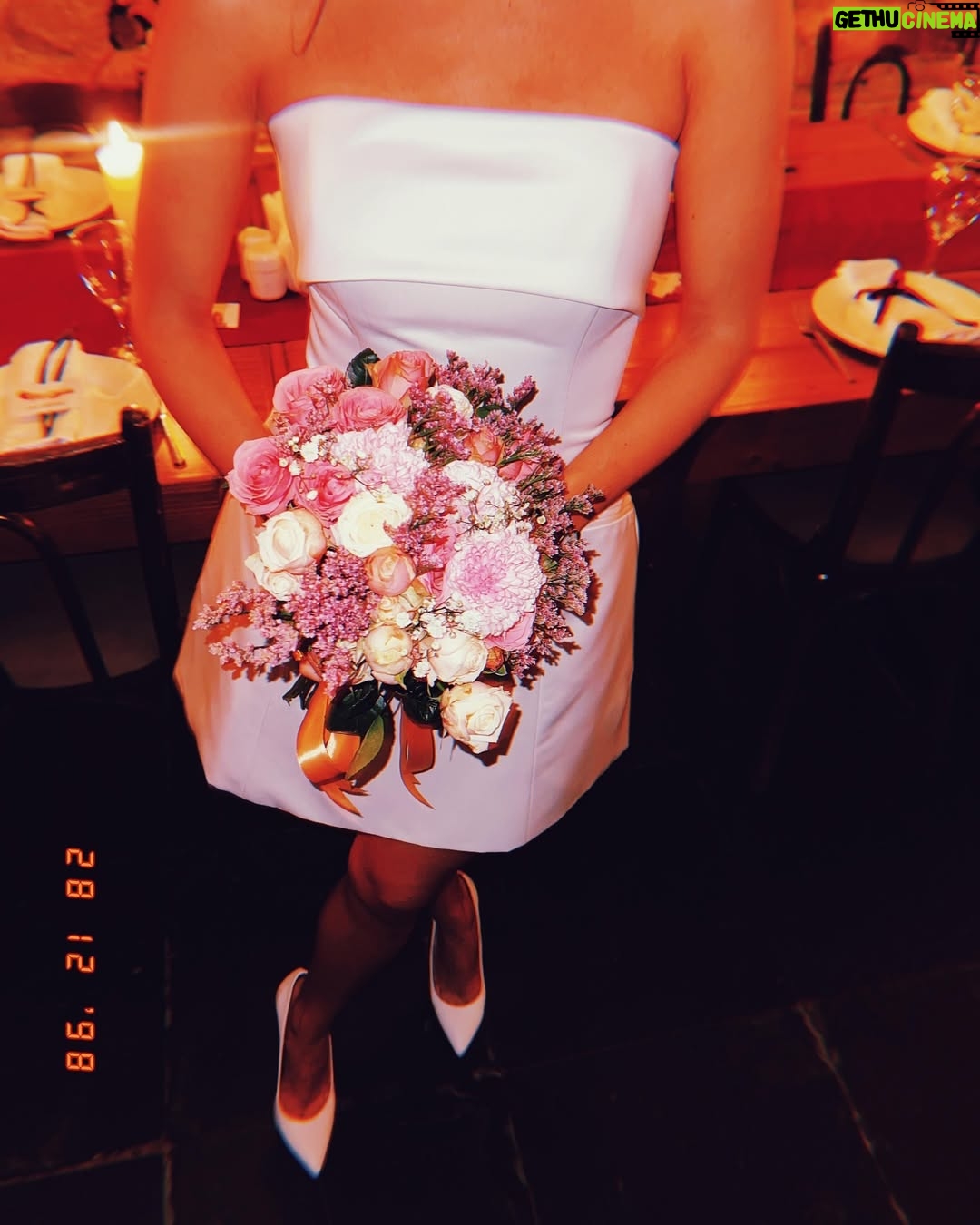 Stephanie Atala - 107.6K Likes - Ų§ŁŲŖ Ų§ŁŲ£ŁŁŲ§Ł
ŁŲ§ŁŁ
ŁŲ³ŁŁŁ ŁŲ§ŁŲ§ŁŁŲ§Ł
ŲØŁŁ ŲÆŁŁŁŲ©. Ų§ŁŲŖ ŁŁŁ Ų§ŁŲ§Ų“ŁŲ§ Ų§ŁŁŁ ŲØŲÆŁ Ų§ŁŲ§ŁŲ§ Ł
Ł ŁŲ§ŁŲÆŁŁŲ§ ŁŁŁŲ§ ŁŁŁŲ·Ų© Ų¹ŁŁ Ų§ŁŲ³Ų·Ų±.
From the moment I first saw you I knew my life wouldnāt be the same. I never want to spend a day without seeing you or hearing your voice. I never really believed in unconditional love before you. I am so happy to have said yes to a life with my best friend. This song is everything we feel for each other and also, for everyone who believes in love. May your days be filled with love and laughter. Thank you for celebrating our love with us. We got engaged š
ā¢
#masrefahlam #engaged #shesaidyes (obviously) #SheAlsoHadAFullGlutenFreeCakeForHerself #love #bestfriends #nowthenAndAfter #mate š¤
#stephanieatala #zef #Ų³ŲŖŁŁŲ§ŁŁ_Ų¹Ų·Ų§ŁŁŁ #Ų²Ų§Ł #ŲŲØ #Ų®Ų·ŁŲØŁ
ā¢
Stephās look:
Dress @esposagroup
Shoes @seaside_avenue
Flashy pink headpiece god knows where she found that. š°š» but she loves it. #bye š
ā¢
You can listen to Masref Ahlam on all platforms šµ