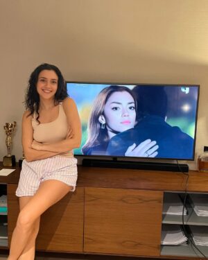 Stephanie Atala Instagram - 🤍
Also so happy to have 3 of my shows airing on TV now:
Hadeth aleb -حادث قلب on MTV
Ward Jouri - ورد جوري on LBC
Crystal - كريستال on MBC
•
#stephanieatala #ستيفاني_عطالله