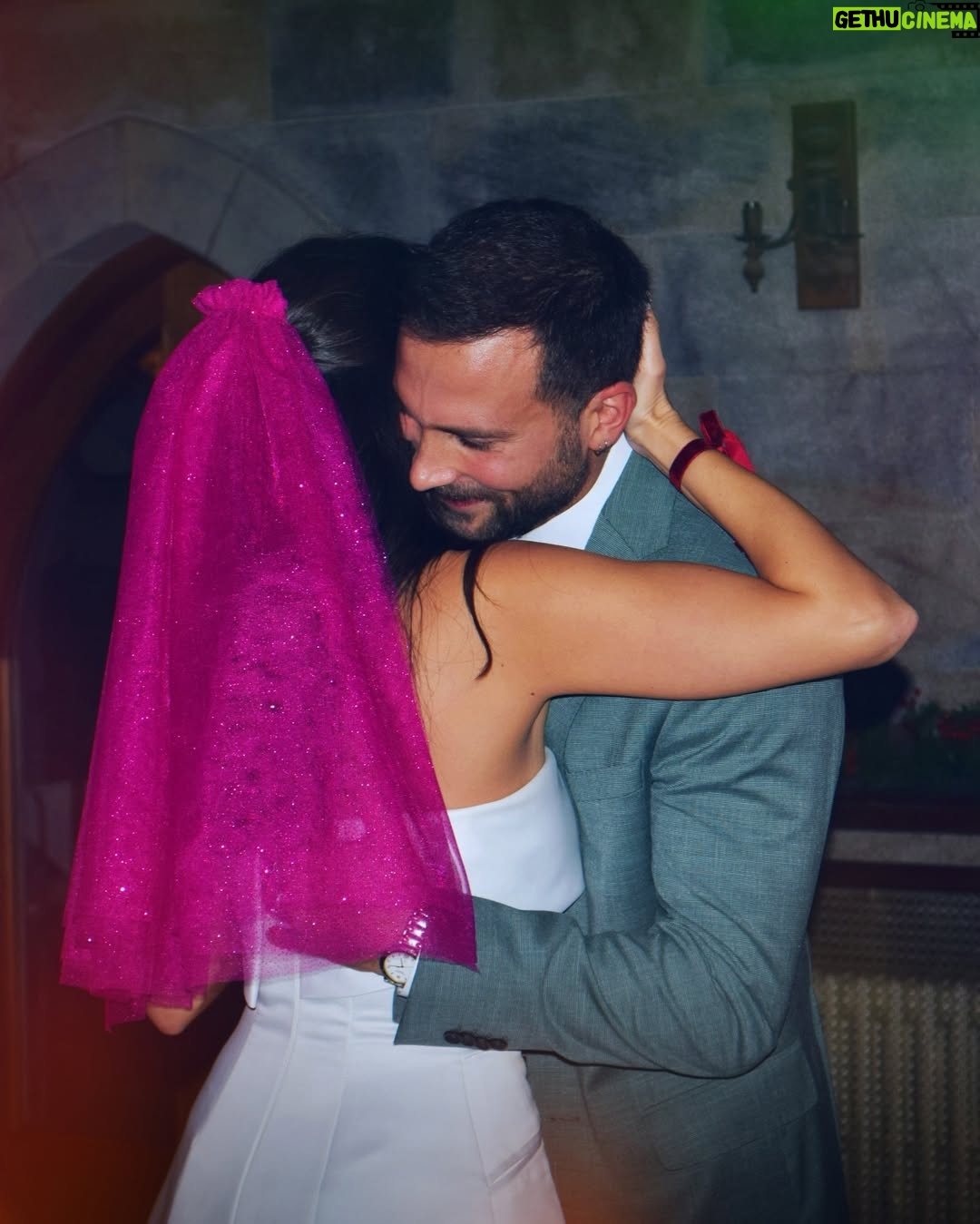 Stephanie Atala - 107.6K Likes - Ų§ŁŲŖ Ų§ŁŲ£ŁŁŲ§Ł
ŁŲ§ŁŁ
ŁŲ³ŁŁŁ ŁŲ§ŁŲ§ŁŁŲ§Ł
ŲØŁŁ ŲÆŁŁŁŲ©. Ų§ŁŲŖ ŁŁŁ Ų§ŁŲ§Ų“ŁŲ§ Ų§ŁŁŁ ŲØŲÆŁ Ų§ŁŲ§ŁŲ§ Ł
Ł ŁŲ§ŁŲÆŁŁŲ§ ŁŁŁŲ§ ŁŁŁŲ·Ų© Ų¹ŁŁ Ų§ŁŲ³Ų·Ų±.
From the moment I first saw you I knew my life wouldnāt be the same. I never want to spend a day without seeing you or hearing your voice. I never really believed in unconditional love before you. I am so happy to have said yes to a life with my best friend. This song is everything we feel for each other and also, for everyone who believes in love. May your days be filled with love and laughter. Thank you for celebrating our love with us. We got engaged š
ā¢
#masrefahlam #engaged #shesaidyes (obviously) #SheAlsoHadAFullGlutenFreeCakeForHerself #love #bestfriends #nowthenAndAfter #mate š¤
#stephanieatala #zef #Ų³ŲŖŁŁŲ§ŁŁ_Ų¹Ų·Ų§ŁŁŁ #Ų²Ų§Ł #ŲŲØ #Ų®Ų·ŁŲØŁ
ā¢
Stephās look:
Dress @esposagroup
Shoes @seaside_avenue
Flashy pink headpiece god knows where she found that. š°š» but she loves it. #bye š
ā¢
You can listen to Masref Ahlam on all platforms šµ