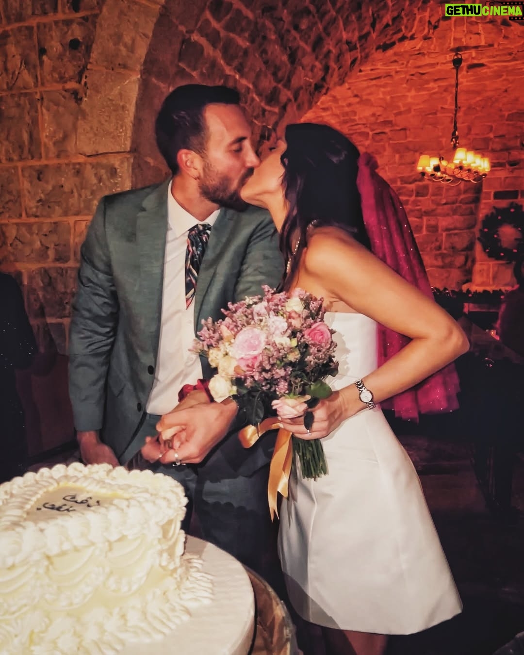 Stephanie Atala - 107.6K Likes - Ų§ŁŲŖ Ų§ŁŲ£ŁŁŲ§Ł
ŁŲ§ŁŁ
ŁŲ³ŁŁŁ ŁŲ§ŁŲ§ŁŁŲ§Ł
ŲØŁŁ ŲÆŁŁŁŲ©. Ų§ŁŲŖ ŁŁŁ Ų§ŁŲ§Ų“ŁŲ§ Ų§ŁŁŁ ŲØŲÆŁ Ų§ŁŲ§ŁŲ§ Ł
Ł ŁŲ§ŁŲÆŁŁŲ§ ŁŁŁŲ§ ŁŁŁŲ·Ų© Ų¹ŁŁ Ų§ŁŲ³Ų·Ų±.
From the moment I first saw you I knew my life wouldnāt be the same. I never want to spend a day without seeing you or hearing your voice. I never really believed in unconditional love before you. I am so happy to have said yes to a life with my best friend. This song is everything we feel for each other and also, for everyone who believes in love. May your days be filled with love and laughter. Thank you for celebrating our love with us. We got engaged š
ā¢
#masrefahlam #engaged #shesaidyes (obviously) #SheAlsoHadAFullGlutenFreeCakeForHerself #love #bestfriends #nowthenAndAfter #mate š¤
#stephanieatala #zef #Ų³ŲŖŁŁŲ§ŁŁ_Ų¹Ų·Ų§ŁŁŁ #Ų²Ų§Ł #ŲŲØ #Ų®Ų·ŁŲØŁ
ā¢
Stephās look:
Dress @esposagroup
Shoes @seaside_avenue
Flashy pink headpiece god knows where she found that. š°š» but she loves it. #bye š
ā¢
You can listen to Masref Ahlam on all platforms šµ