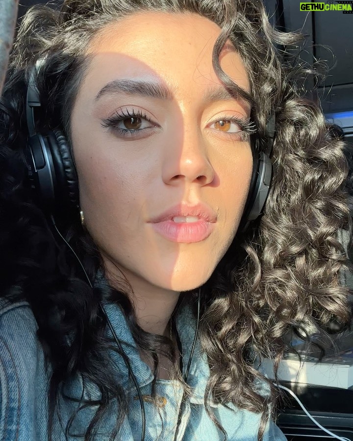 Stephanie Atala - 111.9K Likes - عيد مبارك وكلّ عام وانتم بخير 🤍
•
Also,
What are you guys reading lately? Any book recommendations? ✈️♥️
•
#stephanieatala #ستيفاني_عطا_الله