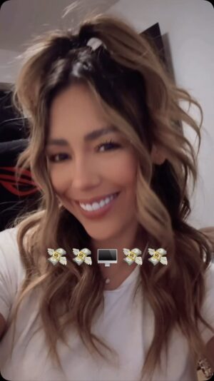 Stephanie Herela Instagram - Who else loves gambling online? Well am about to go live in a minute on kick you can join clicking the link in mi Bio! Lets have some fun while we print some 💰 at @csgobig FREE Battles on me tonight 💴 #crypto #onlinecasinogames #streamentertainment #csgobig