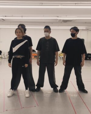 Stephy Tang Lai-Yan Instagram - 關於風火輪🌀🌀🌀
其實本來係設計轉一個圈，但皆因我跌低之後嗰種要成功嘅倔強力量更加強，所以我好快起返身之後就成功左😄
魔鬼排舞師 @kenya_boya 就決定唔放過我，要我練轉兩個圈🤪
Ok challenge accepted👍🏻
咁當然之後都唔係馬上就學識啦，都試咗三次㗎😌
仲用咗一d時間嚟克服一落地就要即刻唱跳心急人上，係真心有d暈嘅，方向感差少少的話邊度係前面都唔知呀😆
