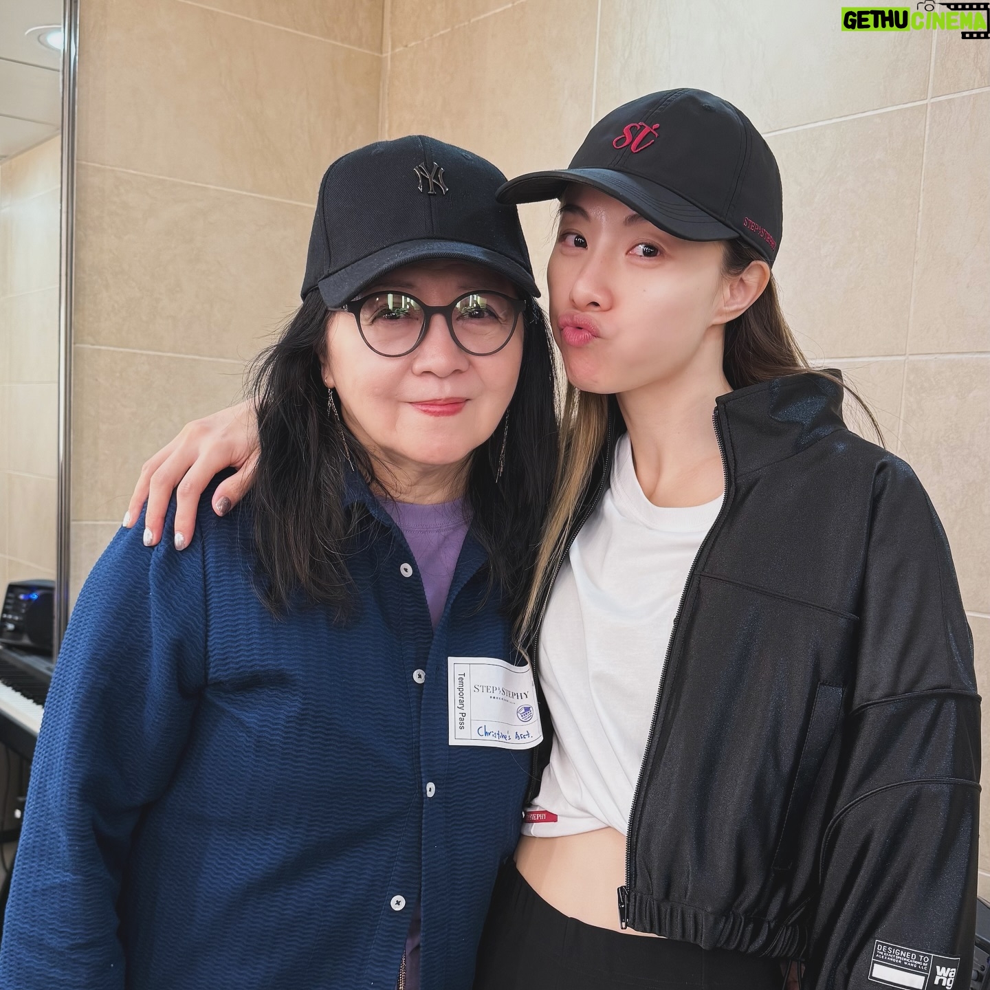 Stephy Tang Lai-Yan - 34.1K Likes - ไบบ็ๅๅๆๅพๅคไธๅ็้ๅฎข
ๆไปฅๆๅ่ฆ็ๆไธ็ด้ชไผดๅจ่บซ้็ไบบ
้ๆ็กๆขไปถๆฏๆ่ๅนซๅฉไฝ ็ไบบ
ๆด่ฆ็ๆๅๆจฃ็ๆไฝ ็ไบบโบ๏ธ
ๆๆฉๆๆ็้ชไผด่ๅนซๅฉโค๏ธ
ๆๆฉๆ็่ๅธซๅๅนซๅฉๆ่ฎๆๆ็บๆดๅฅฝ็่ชๅทฑ๐๐ป
โบ๏ธVocal coach : Christine Samson @chrissamhk
๐Performance Coach: Yoroko Chan @yorokochan
๐ฅฐ @stephyfantasia
๐ @ngk @angela__au @mikiyeung @elaineho422 @gloriasychan @dr.harttherapy
๐Personal trainers : @michaellius @befit247.happyvalley (ๅ6่ฆ่่๐๏ผ
ๅคงๆๆๅฝฑ๏ผ
Catherine @locatherine112
ๅพๅฐๆๅฝฑๅธซ๏ผ
Tammy Wong @tamarart
ๆๅพ้ๆณ็นๅฅ้ณด่ฌ @hinscheung
้คๅทฆไฝข้ป็ขๆฏๆ้ฝ้ชๆshowๅ้ฃ้ฃฝ้ฃฝไนๅค๐
้ๆฌกไป็ตฆไบๆๅพๅค็ๆฏๆ๏ผ ้ๅไบซไบๅพๅคไป็็ถ้ฉ็ตฆๆ๏ผ
ๅค่ฌไฝ ๐ฅฐ