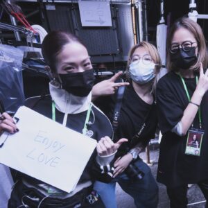 Stephy Tang Lai-Yan Instagram - 人生匆匆有很多不同的過客
所以我們要珍惜一直陪伴在身邊的人
還有無條件支持與幫助你的人
更要珍惜同樣珍惜你的人☺️
感恩所有的陪伴與幫助❤️ 
感恩我的老師們幫助我讓我成為更好的自己🙏🏻

☺️Vocal coach : Christine Samson @chrissamhk 

😙Performance Coach: Yoroko Chan @yorokochan

🥰 @stephyfantasia 

😍 @ngk @angela__au @mikiyeung @elaineho422 @gloriasychan @dr.harttherapy 

😌Personal trainers : @michaellius @befit247.happyvalley (圖6見肌肉😌）

大會攝影：
Catherine @locatherine112

後台攝影師：
Tammy Wong @tamarart

最後還想特別鳴謝 @hinscheung 
除左佢隻碗每晚都陪我show前食飽飽之外😆
這次他給了我很多的支持， 還分享了很多他的經驗給我，
多謝你🥰