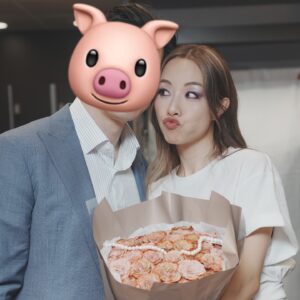Stephy Tang Lai-Yan Instagram - 人生匆匆有很多不同的過客
所以我們要珍惜一直陪伴在身邊的人
還有無條件支持與幫助你的人
更要珍惜同樣珍惜你的人☺️
感恩所有的陪伴與幫助❤️ 
感恩我的老師們幫助我讓我成為更好的自己🙏🏻

☺️Vocal coach : Christine Samson @chrissamhk 

😙Performance Coach: Yoroko Chan @yorokochan

🥰 @stephyfantasia 

😍 @ngk @angela__au @mikiyeung @elaineho422 @gloriasychan @dr.harttherapy 

😌Personal trainers : @michaellius @befit247.happyvalley (圖6見肌肉😌）

大會攝影：
Catherine @locatherine112

後台攝影師：
Tammy Wong @tamarart

最後還想特別鳴謝 @hinscheung 
除左佢隻碗每晚都陪我show前食飽飽之外😆
這次他給了我很多的支持， 還分享了很多他的經驗給我，
多謝你🥰