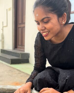 Suba Priya Arasarathinam Instagram - Home is where heart is ♥️

👗 @the_ravikaiyagam