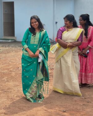 Suba Priya Arasarathinam Instagram - Advance happy pongal 🍃🎍 
#rjsubaa #pongalcelebration #subapriyaarasarathinam #pongal2025 #rjsuba #suryanfm