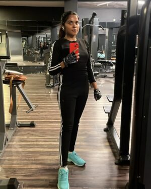 Suba Priya Arasarathinam Instagram - A strong woman stands up for herself ♥️ #throwback
#rjsubaa #gymgirl #happinessinbeingme #happygirl