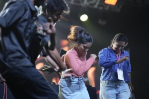 Suba Priya Arasarathinam Instagram - Life is better when you dance ♥️ #spamming #rjsubaa #riseason2 #concert